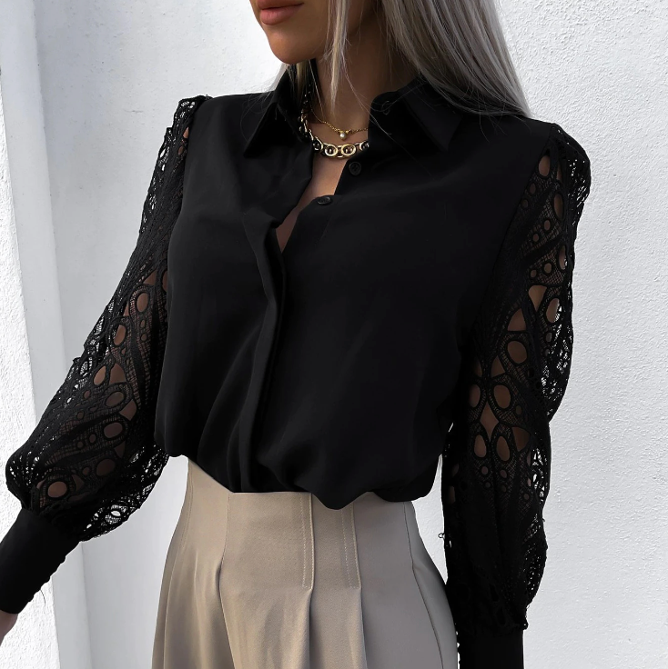 Elegant Bluse med Blondeærmer
