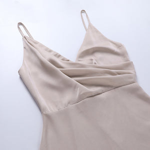 Aftenkjole med Cowl Neckline og Slids