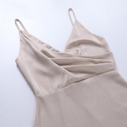 Aftenkjole med Cowl Neckline og Slids