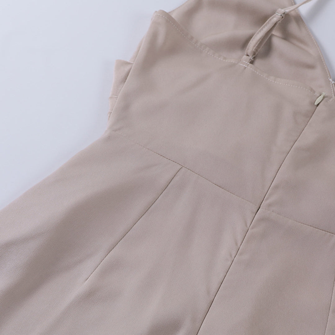Aftenkjole med Cowl Neckline og Slids