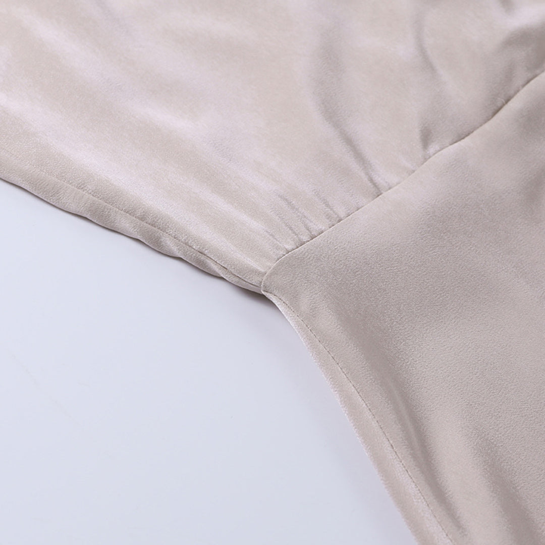 Aftenkjole med Cowl Neckline og Slids