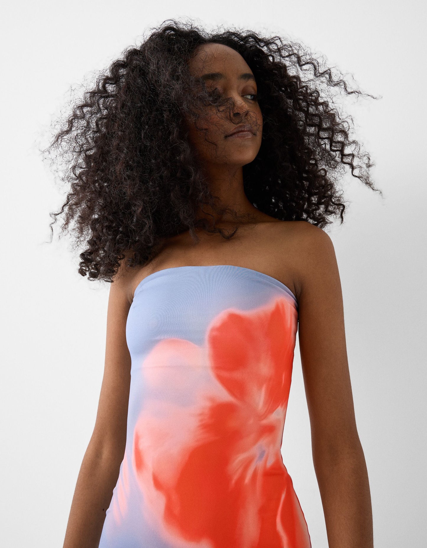 Figursyet Strapless Kjole med Gradient