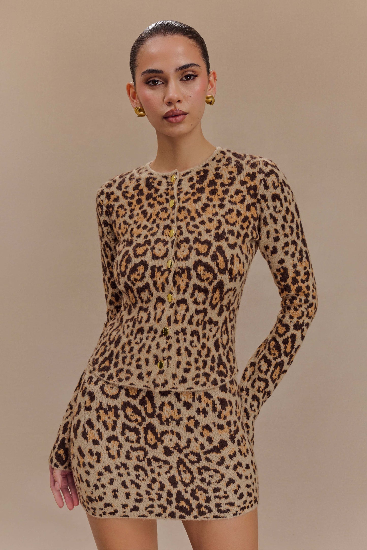 Leopard Strikket Sæt med Guldfarvede Knapper