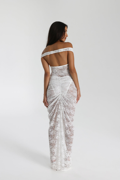 Blondekjole med Off-Shoulder og Asymmetrisk Kant