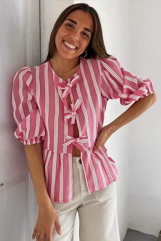 Norideen Dame Bluse – Pink Hvid Stribet, Med Sløjfer, Korte Ærmer-83300-dfee227f-12fe-4beb-9804-bbb1bcfd82fe