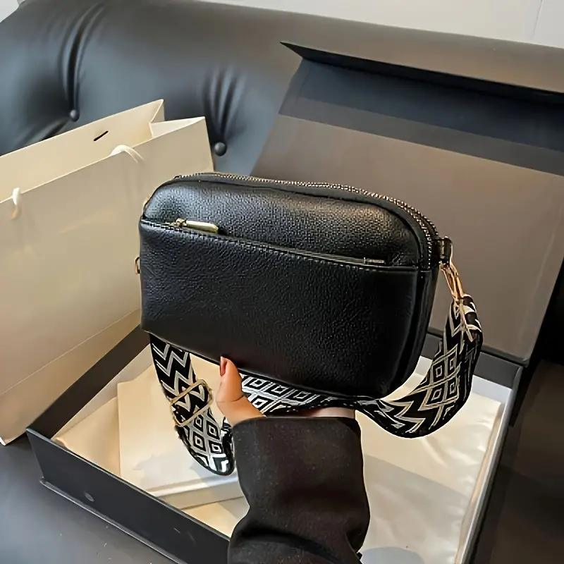 Crossbody Taske med Geometrisk Detalje