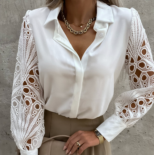 Elegant Bluse med Blondeærmer