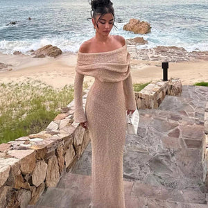 Skinnende Kjole med Off-Shoulder og Flared Ærmer