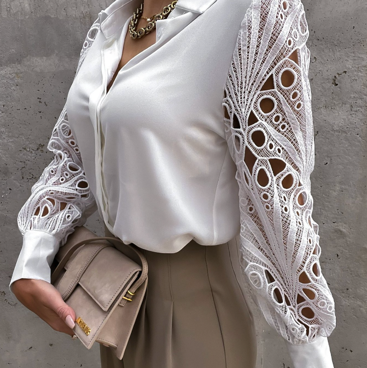 Elegant Bluse med Blondeærmer